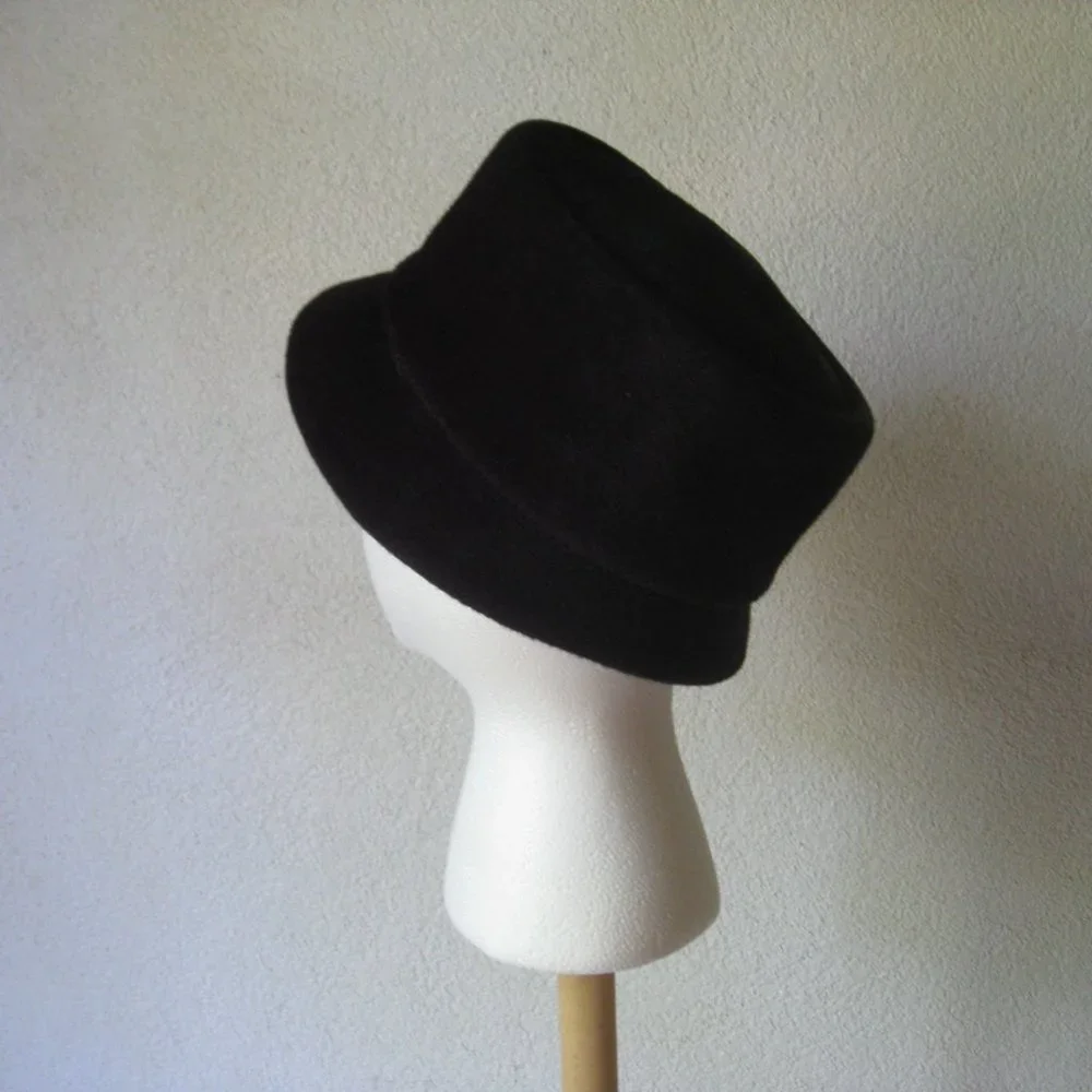Vintage l 60s Gus Mayer May Black Felted Wool Large Satin Buttons Mod Cloche Hat - Picture 3 of 7